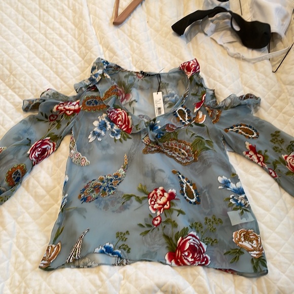 Alice and Olivia blouse with shoulder cut out XS - Picture 2 of 4